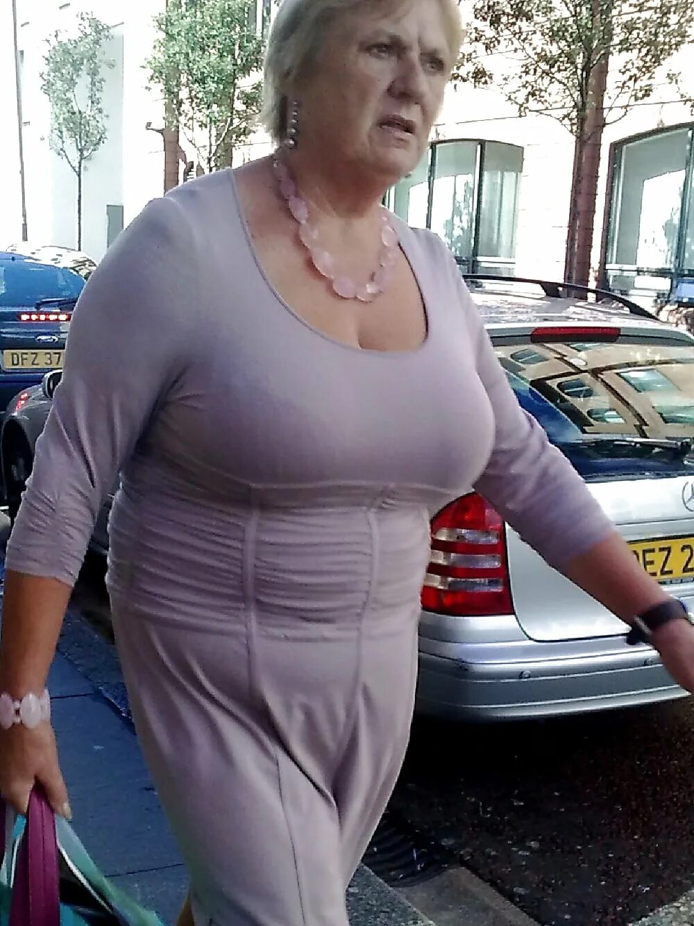 пожилая баба большой