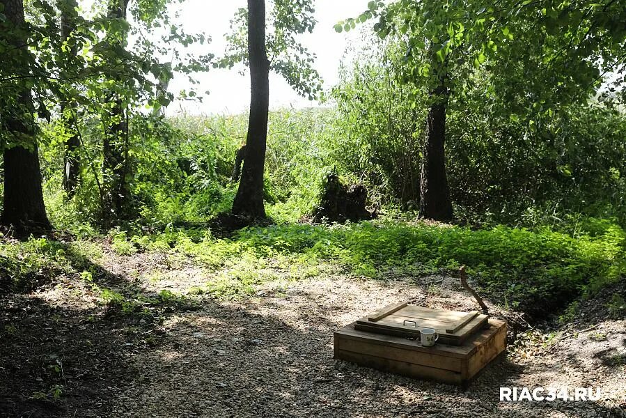 Родники волгоградской. Родник Волгоград. Родник на Пичуге Волгоградская область. Родник на Развилке. Родник на Большеконном.