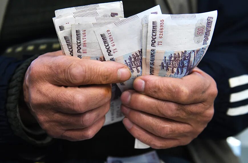 Подняли социальные выплаты. Заработная плата. выплаты пенсионерам. высокая зарплата. повышение пенсии.