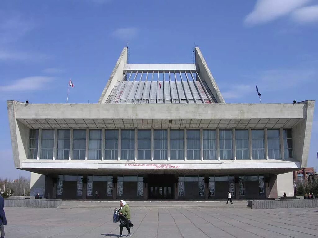 Музыкальный театр города омск. Омский музыкальный театр. музыкальный театр омск 1981. оперный театр омск. омский музыкальный театр архитектор.