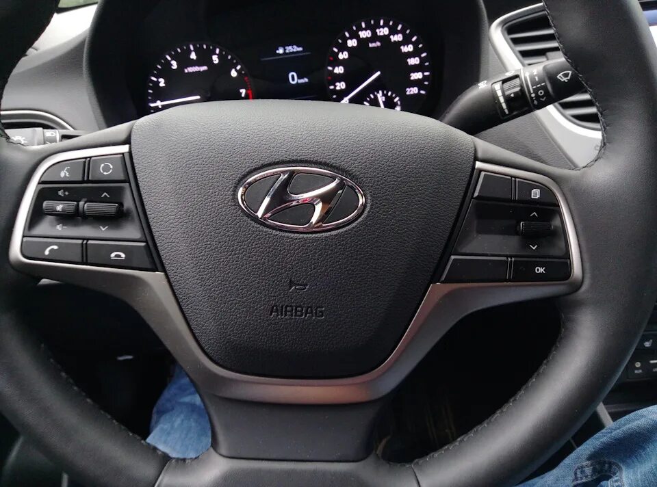 Солярис 2025 руль. Hyundai solaris круиз контроль. руль солярис 2. руль hyundai solaris 2025. кнопки круиз-контроля hyundai solaris.