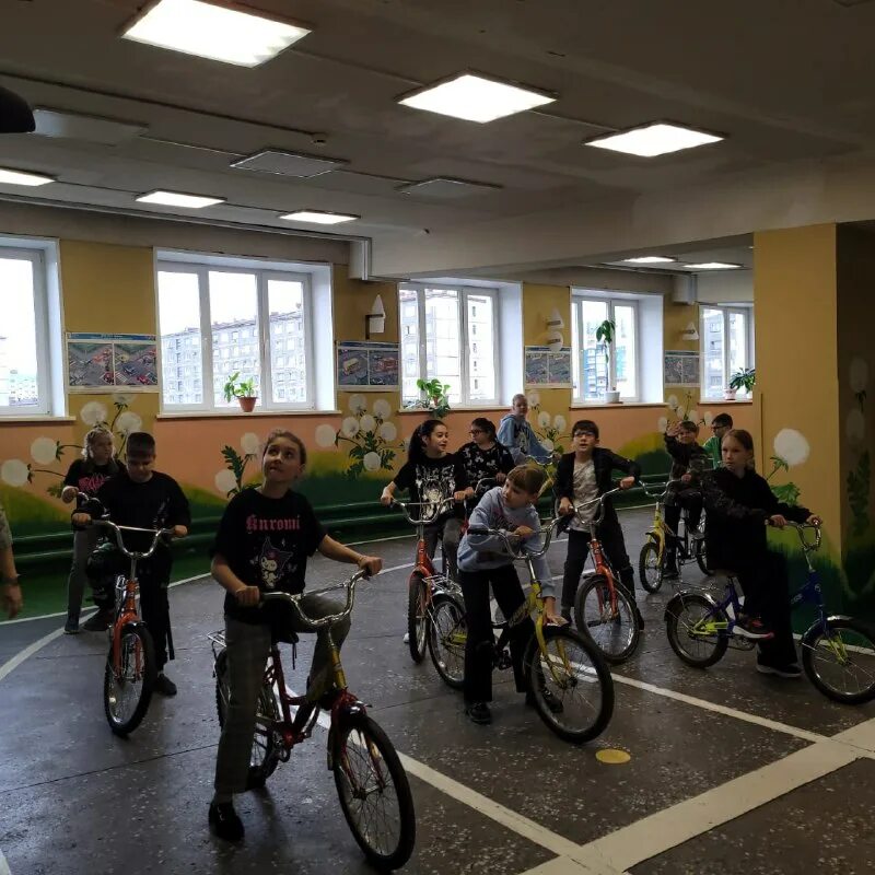 первая помощь в школе для детей. фотографии далера назарова. школа 2057 психологи. спорт тренер. окз инструктор по спорту.