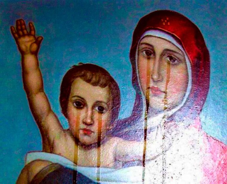 Победительная икона божией матери. Передают ли икону. Иконы богородицы мироточат 2022. Икона путина замироточила. Святая троица андрея рублева в третьяковской галерее.