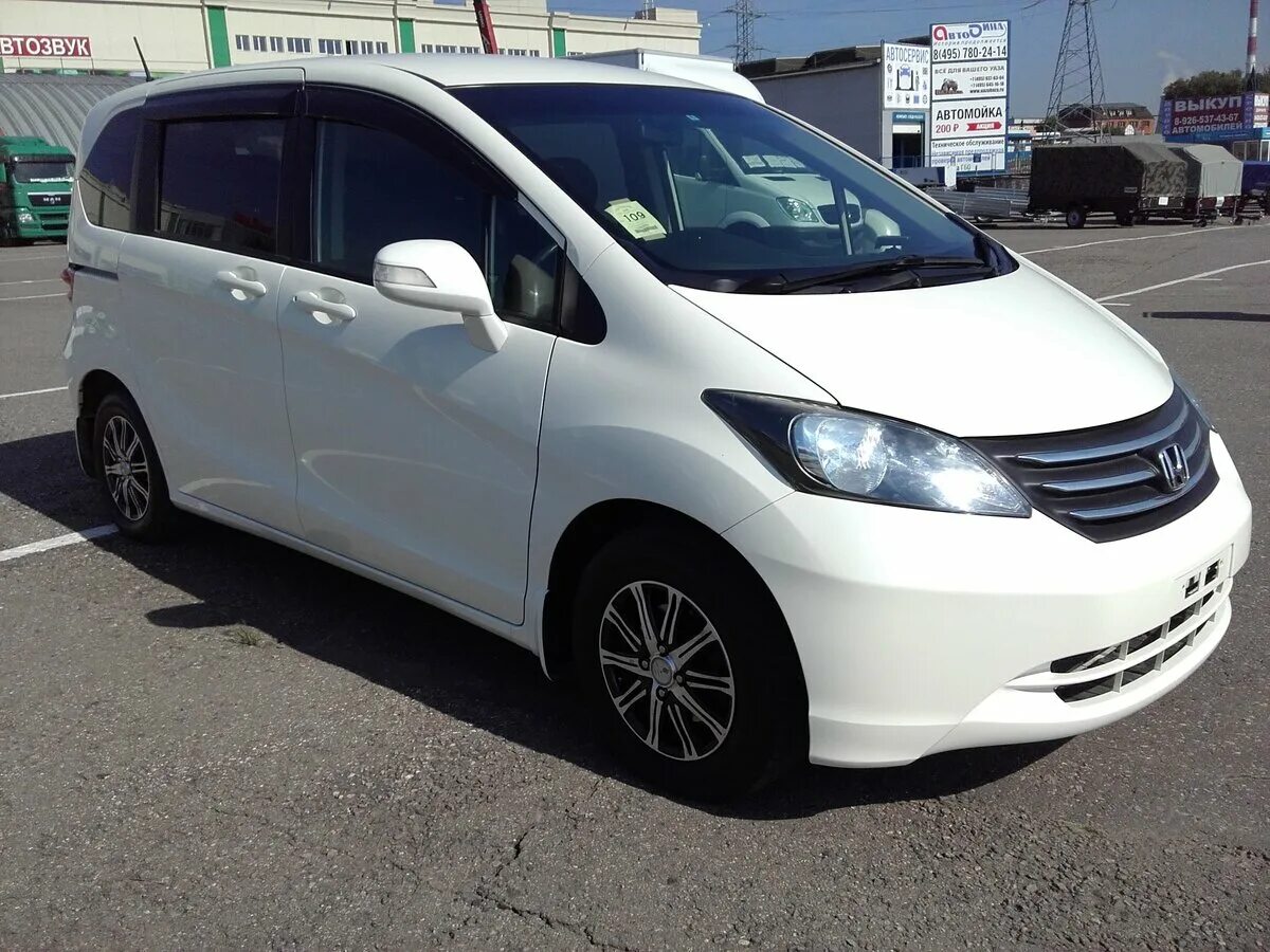 Хонда Фрид 2011 белая. Honda freed Spike. Хонда Фрид Спайк 2012 года. Honda freed Spike 2016 белый. Honda freed 2011