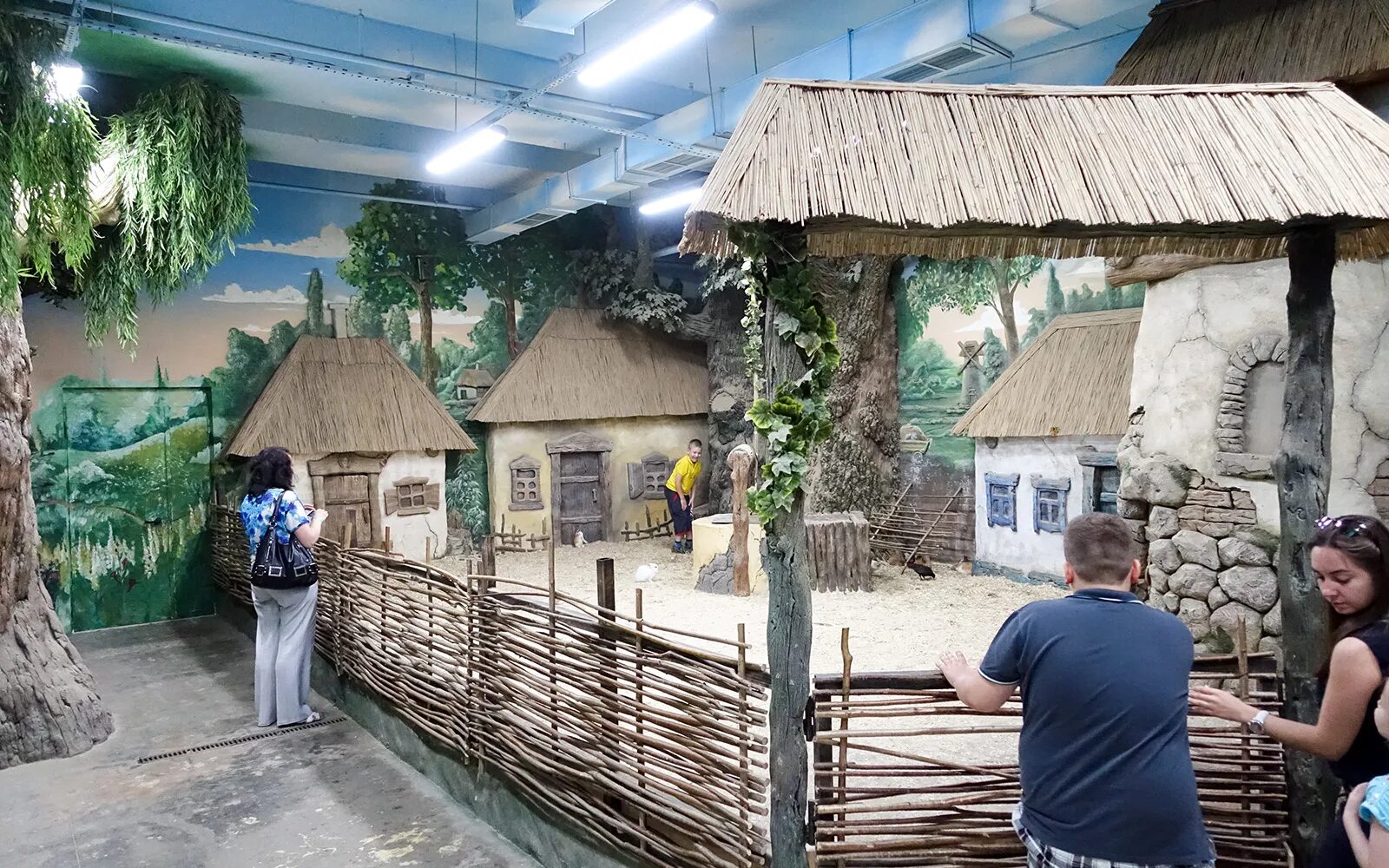 Контактный зоопарк рио. Тц рио экзотариум. Парк ривьера зоопарк. Тц рио на фучика зоопарк. Экзопарк на фучика.