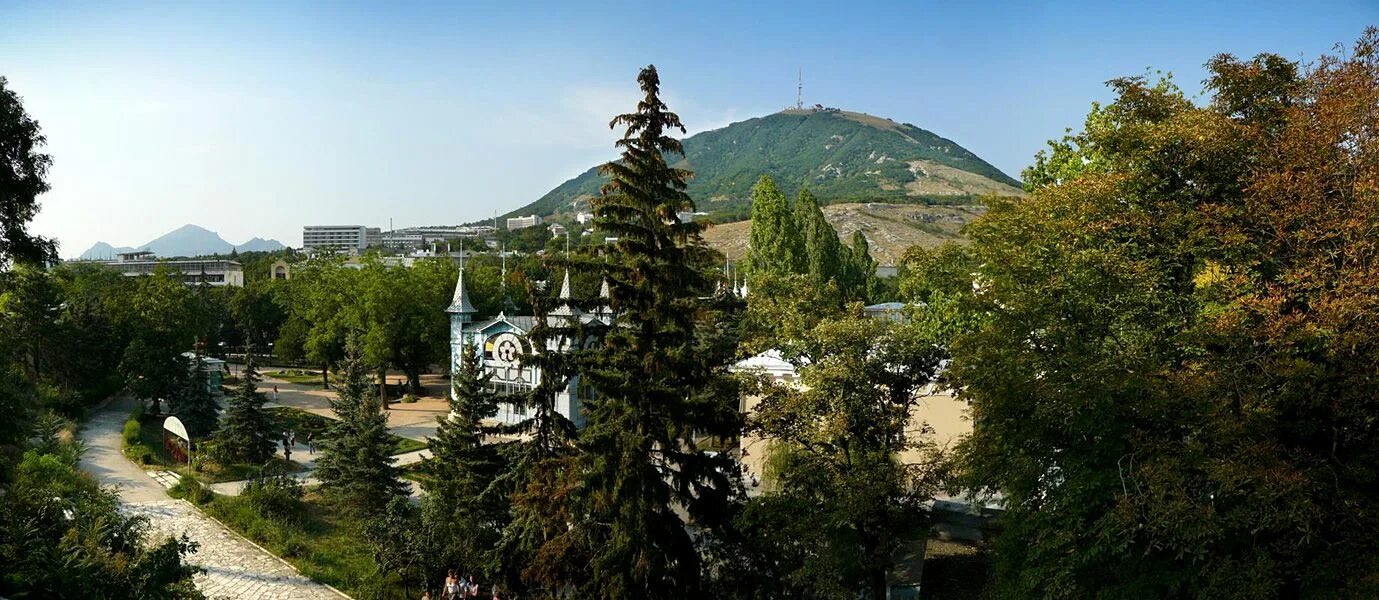 Пятигорск оранжерейный проезд. Парк машук в пятигорске. ессентуки гора машук. машук кисловодск. пятигорск цветник гора машук.