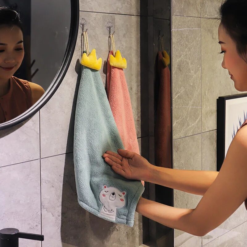 Короткое полотенце. Полотенце для рук. Китайское полотенце для рук. Полотенце для рук корейское. Грязные полотенца для рук.