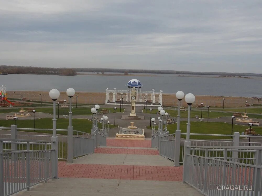 Чистополь набережные. Чистополь города татарстана. Чистополь парк набережная. Набережная кама чистополь. Набережная чистополь чистополя.