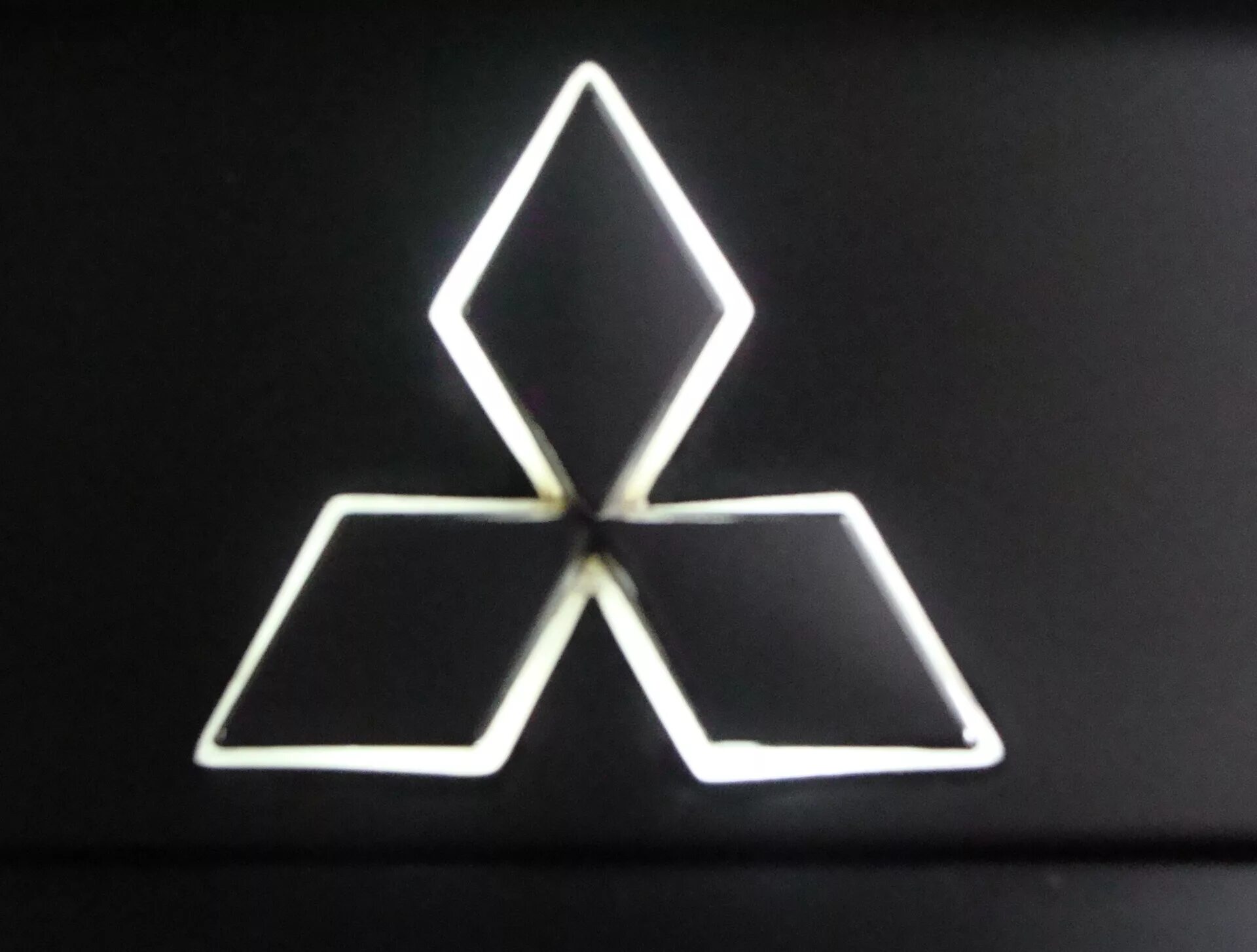 Логотип mitsubishi. Знак Митсубиши. Митсубиси знак машины. Эмблема Mitsubishi машина. Знак Митсубиси Лансер 9.