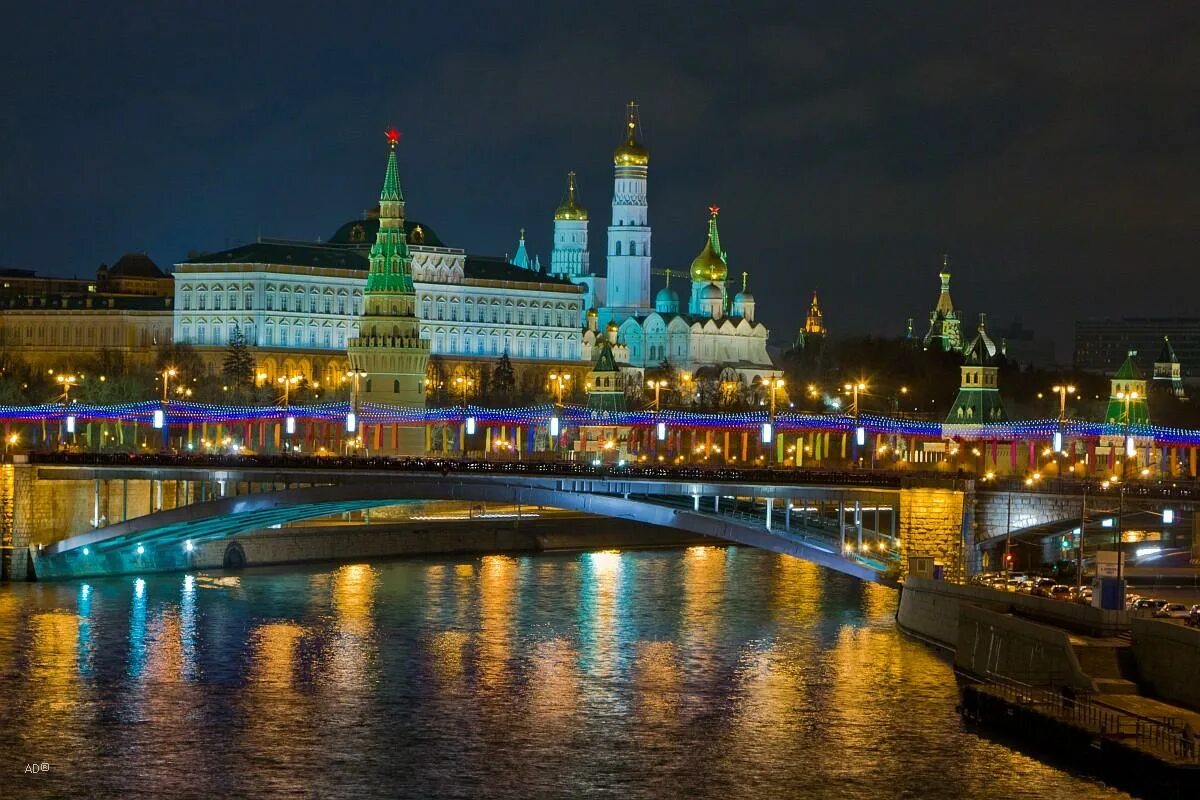 Ночной кремль. Что там есть в москве. Смотровая мгу(воробьёвы горы). Красная площадь москоу сити\. Что там есть в москве.
