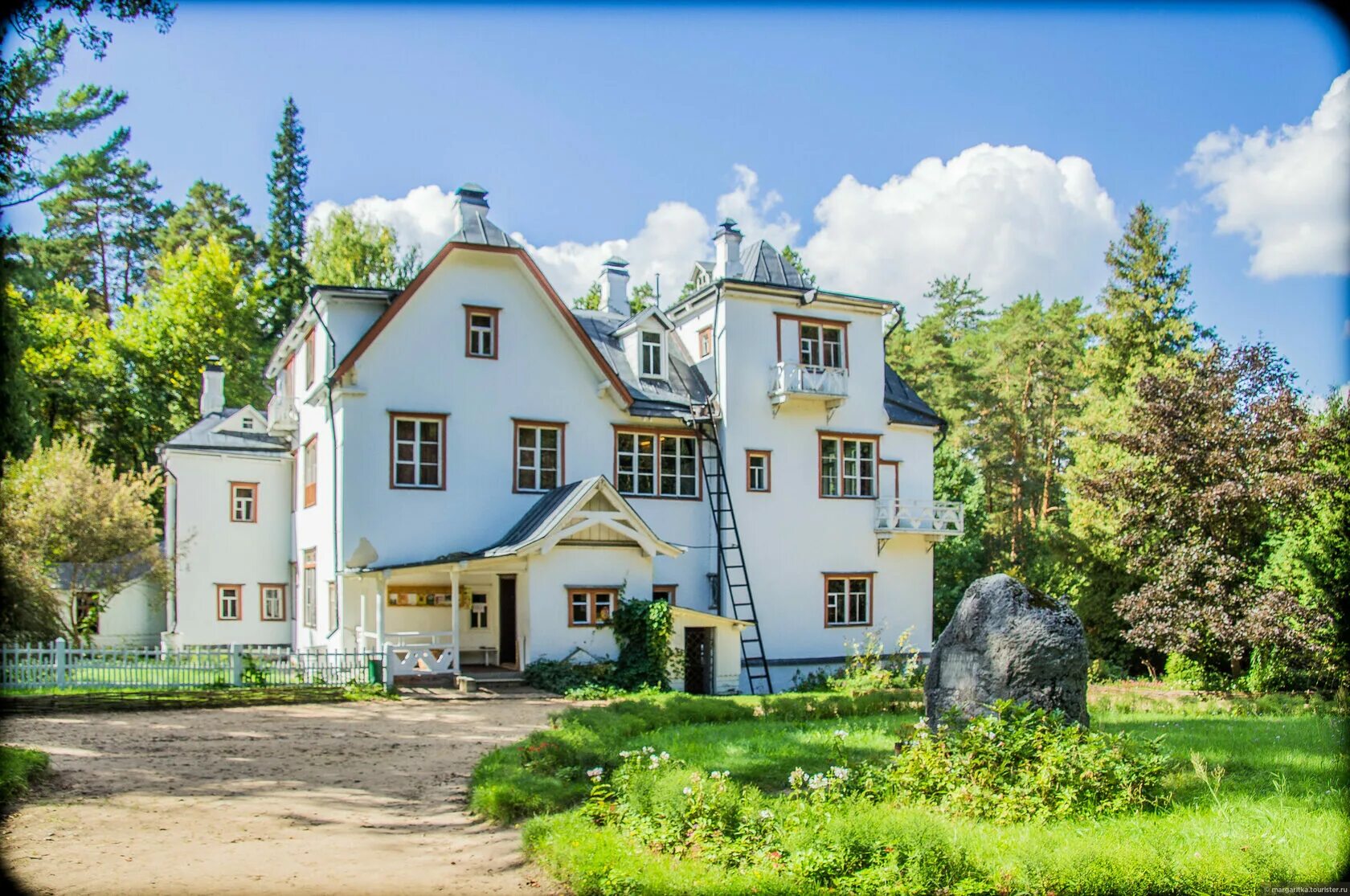 Музей поленова в тульской области. Музей-заповедник в. Тула усадьба поленово. Усадьба поленово таруса. Музей поленова в тульской области.