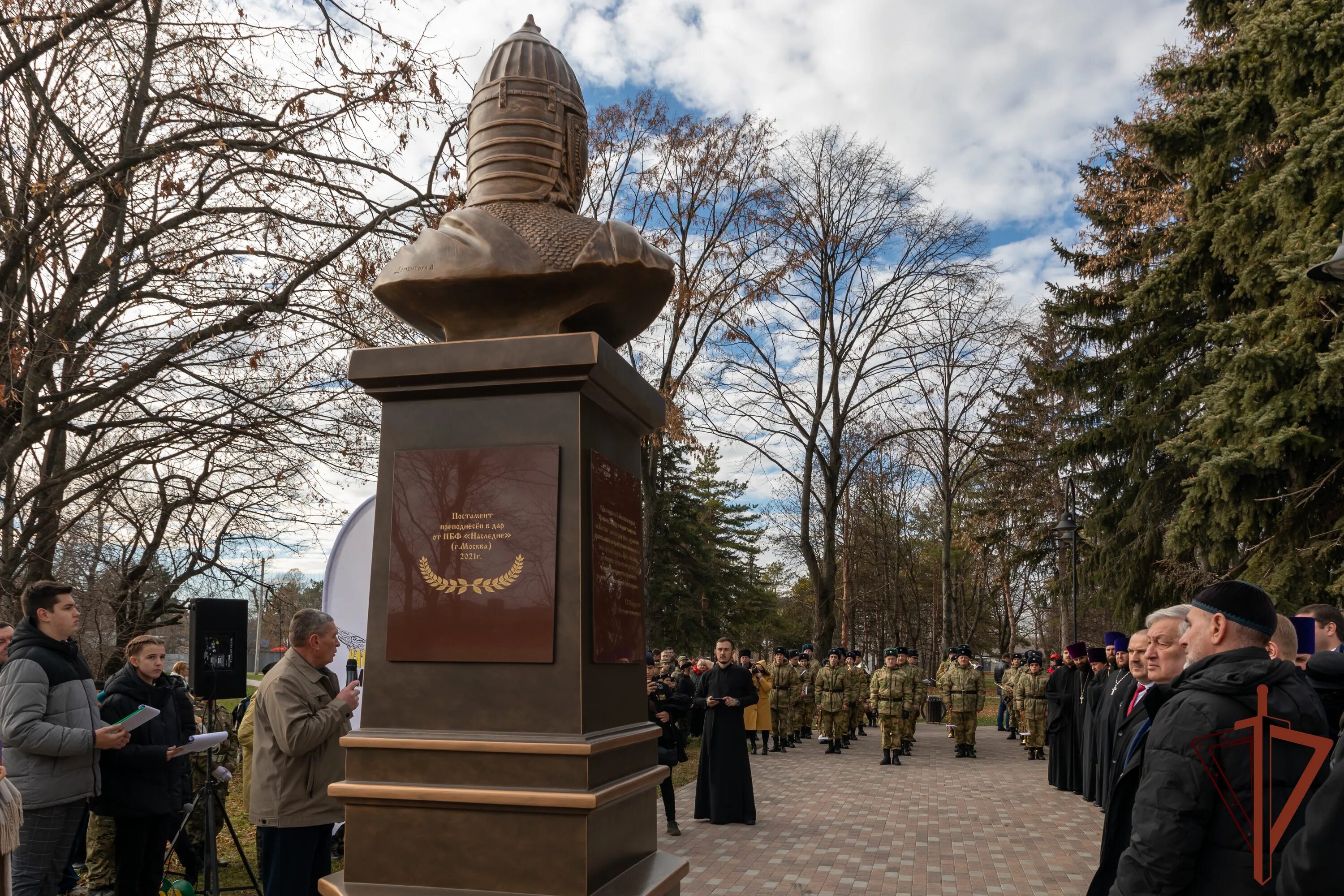 Открыт памятник александру. Памятник Александру Невскому в Ессентуках. Открытие памятника. Открыли памятник Александру Невскому. Открытие памятника Александру Ставрополь.