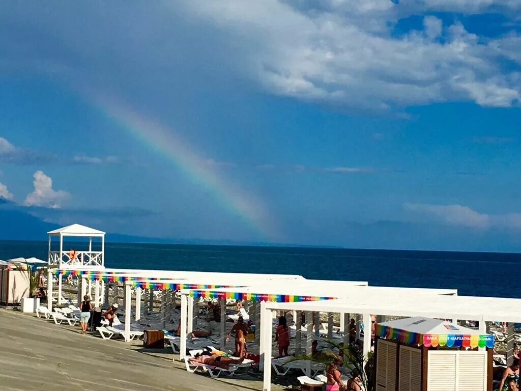 Имеретинский пляж адлер. Адлер имеретинская бухта екатерининский квартал. Имеретинка адлер гамма сириус. Имеретинка адлер. Екатерининский квартал отель адлер.