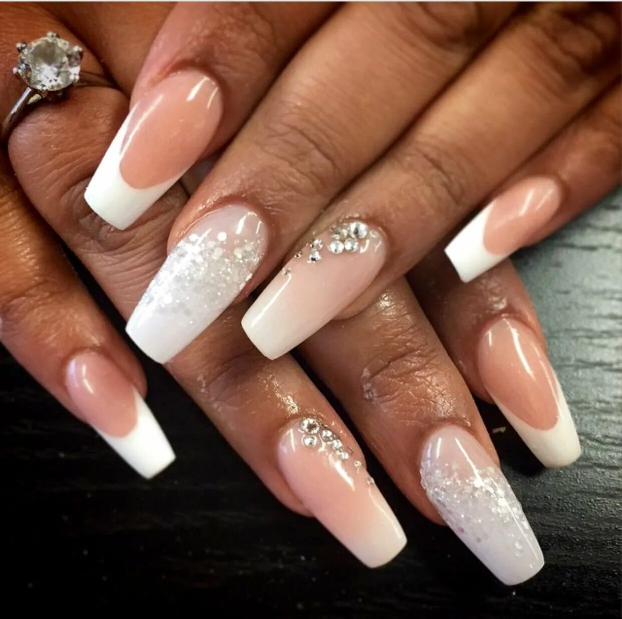 новогодний маникюр на длинные ногти балерина. ногти балерина. белый маникюр балерина. новогодний маникюр на длинные ногти балерина. свадебный маникюр балерина.