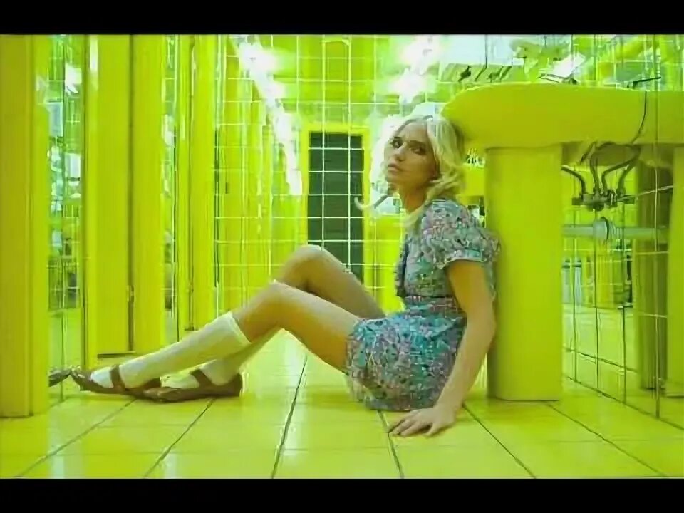 А мне по фэншую песня глюкоза слушать. Глюкоза юра клип. глюкоза какая опа слушать.