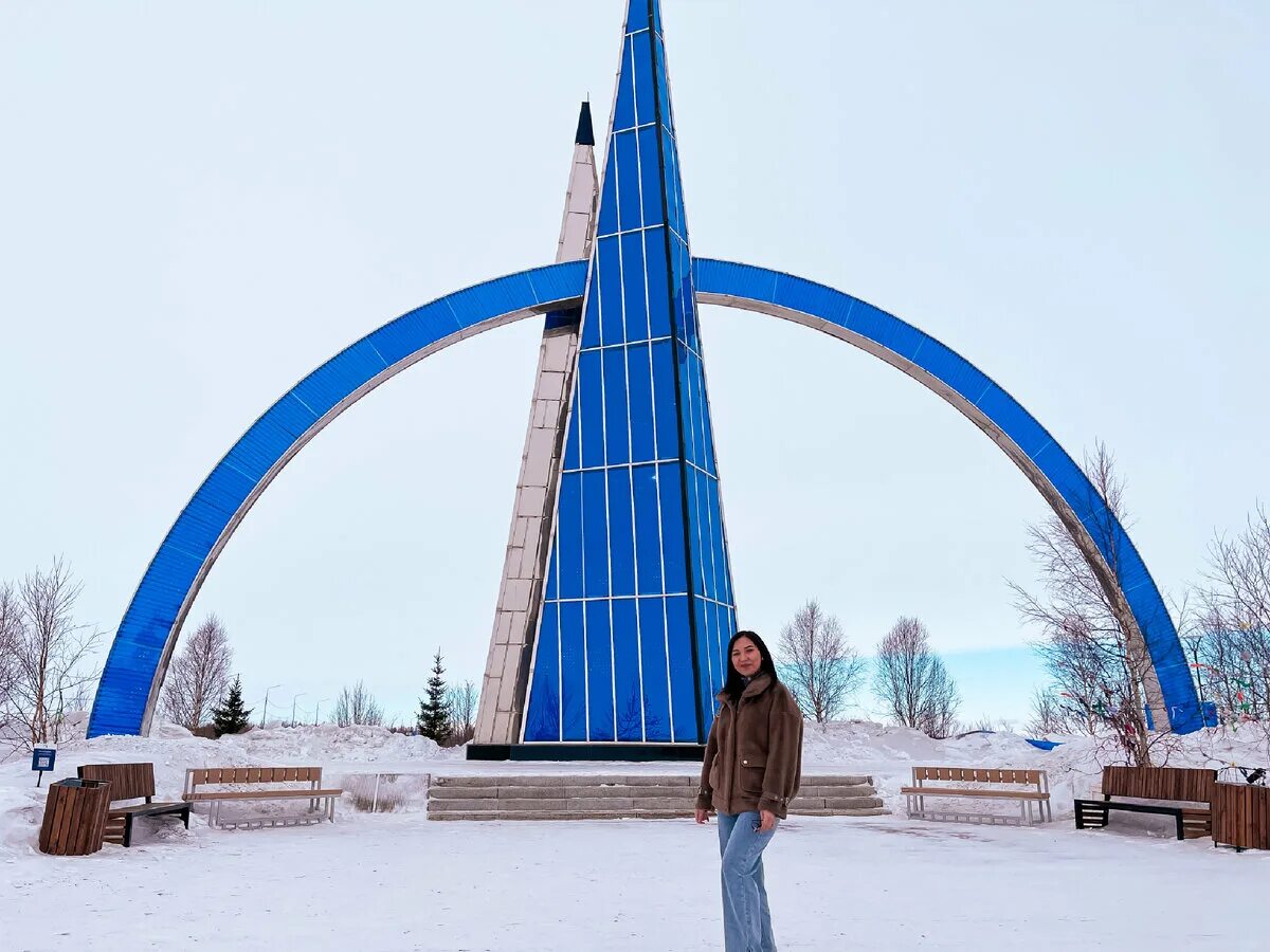 Стела Полярный круг Салехард. Памятник 66 параллель Салехард. Найдено в салехарде