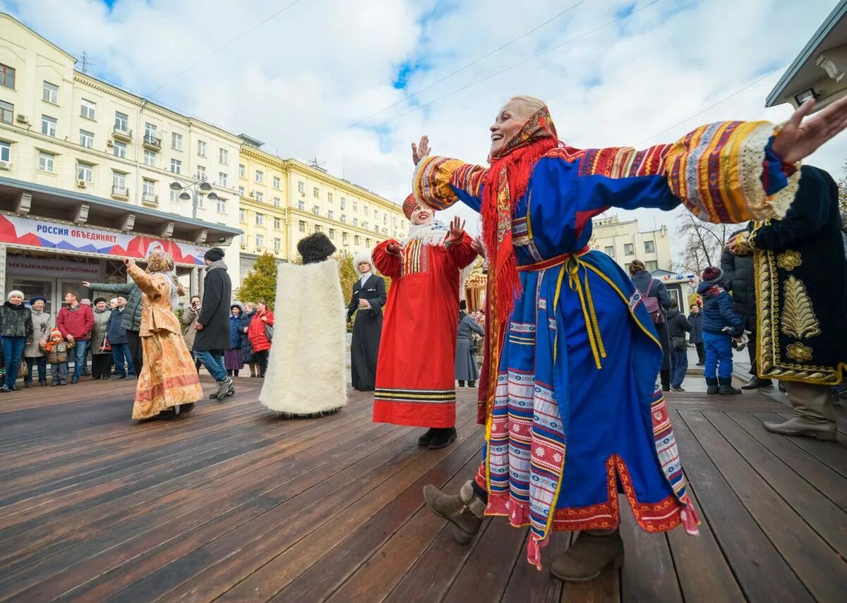 Фестиваль народного единства. День народного единства фото. Театральное представление народы России. Праздник народного единства в городе Москве. Единение фото