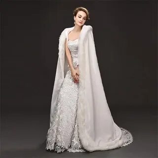 Длинные накидки к платьям искусно уложенные