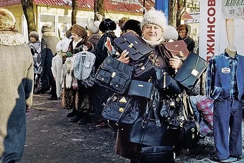На рынке старуха старика продавала