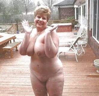 Slideshow curvy nude grannies.