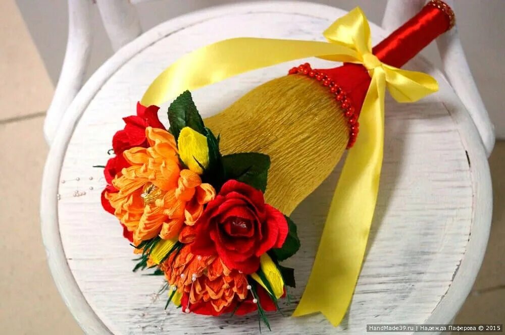 Поделки ко дню знаний. Открытка ко дню знаний своими руками. Мк к 1 сентября. Открытка ко дню знаний своими руками. Сувениры для первоклашек.