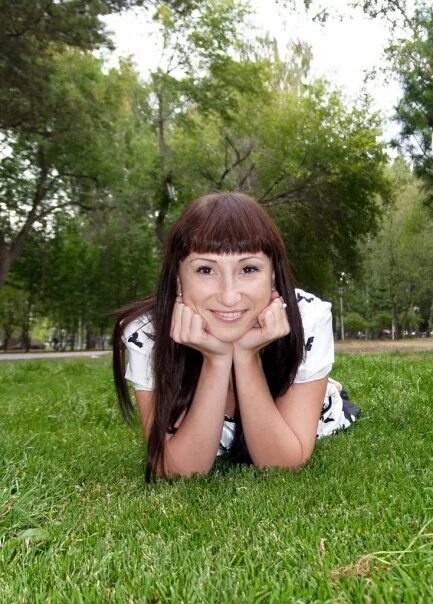 Девчонку прут