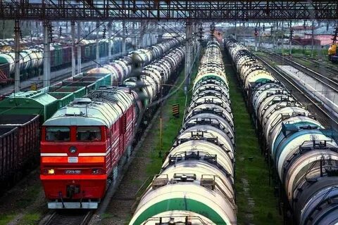 Грузовой поезд какой груз перевозит