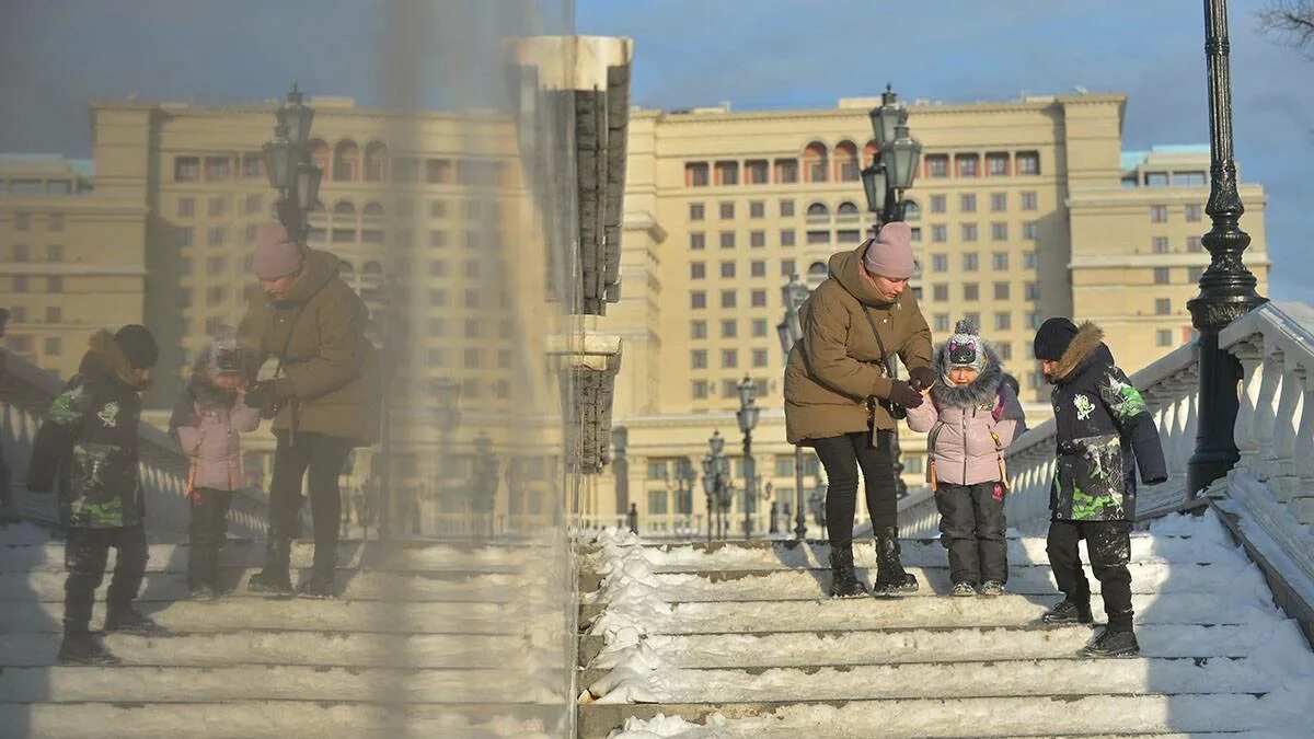 Самая холодная столица. Москва сейчас. Дождик в феврале в Москве. Самый холодный город в России.