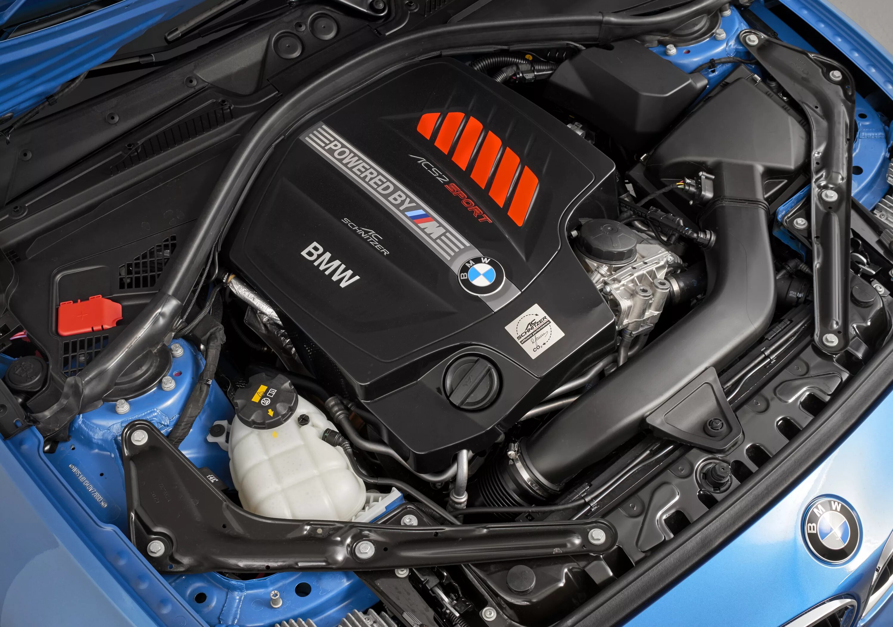 Двигатель автомобиля бмв. BMW g30 моторный отсек. BMW m2 двигатель. Engine BMW g20. Двигатели на БМВ g20.