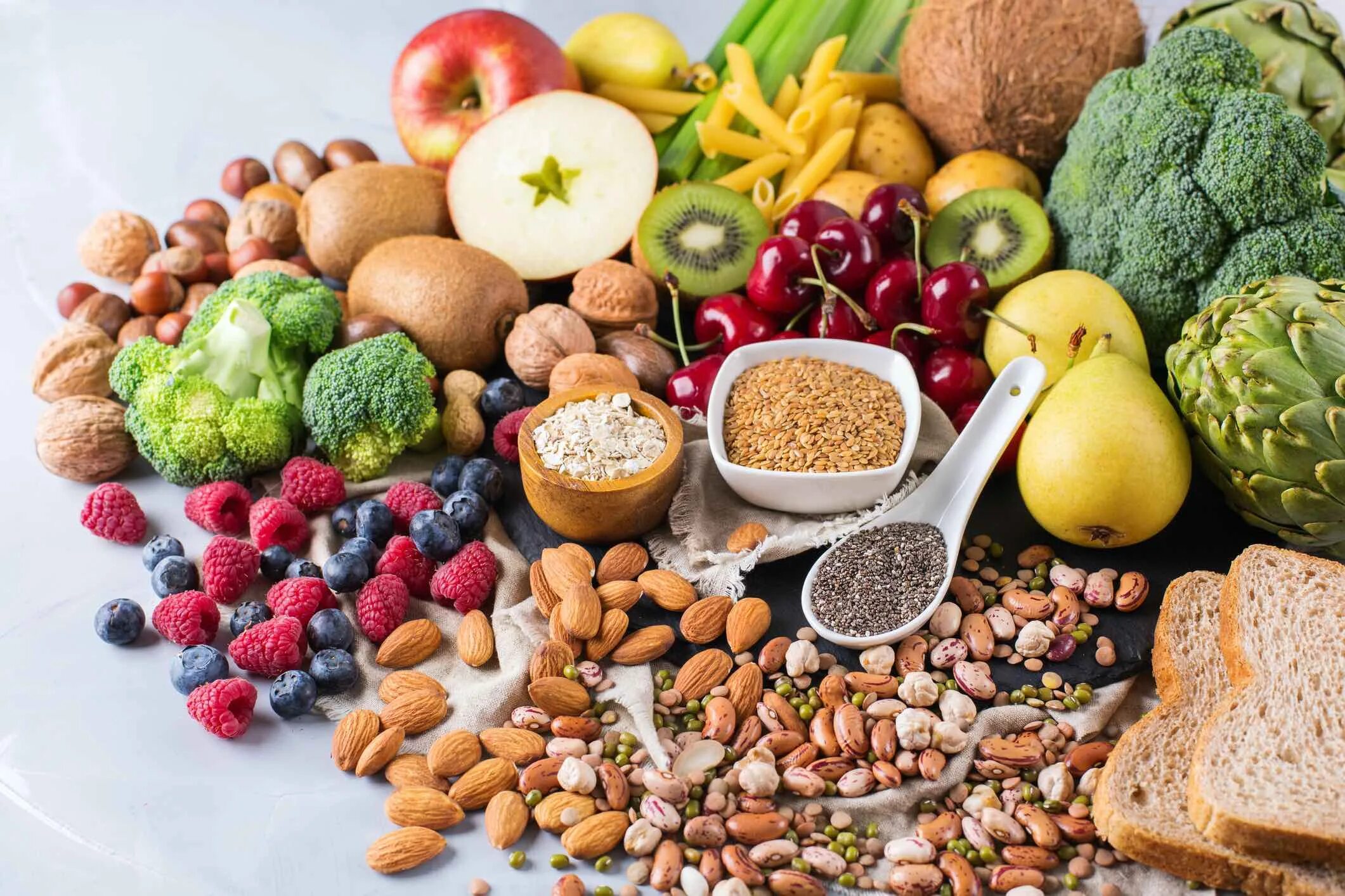 Much vitamins. Полезные продукты. Овощи фрукты злаки. Растительные продукты. Здоровое питание.