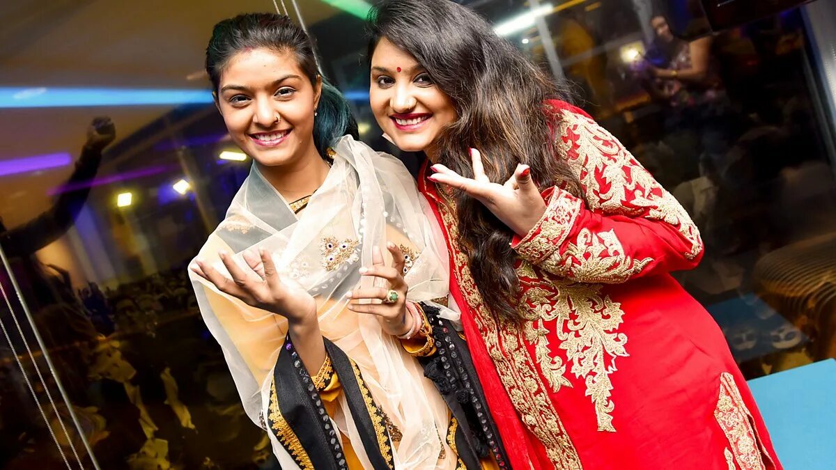 Nooran sisters Джиоти. Nooran sisters Patakha Guddi. Nooran sisters Ali Ali. Jyoti Nooran Nooran.