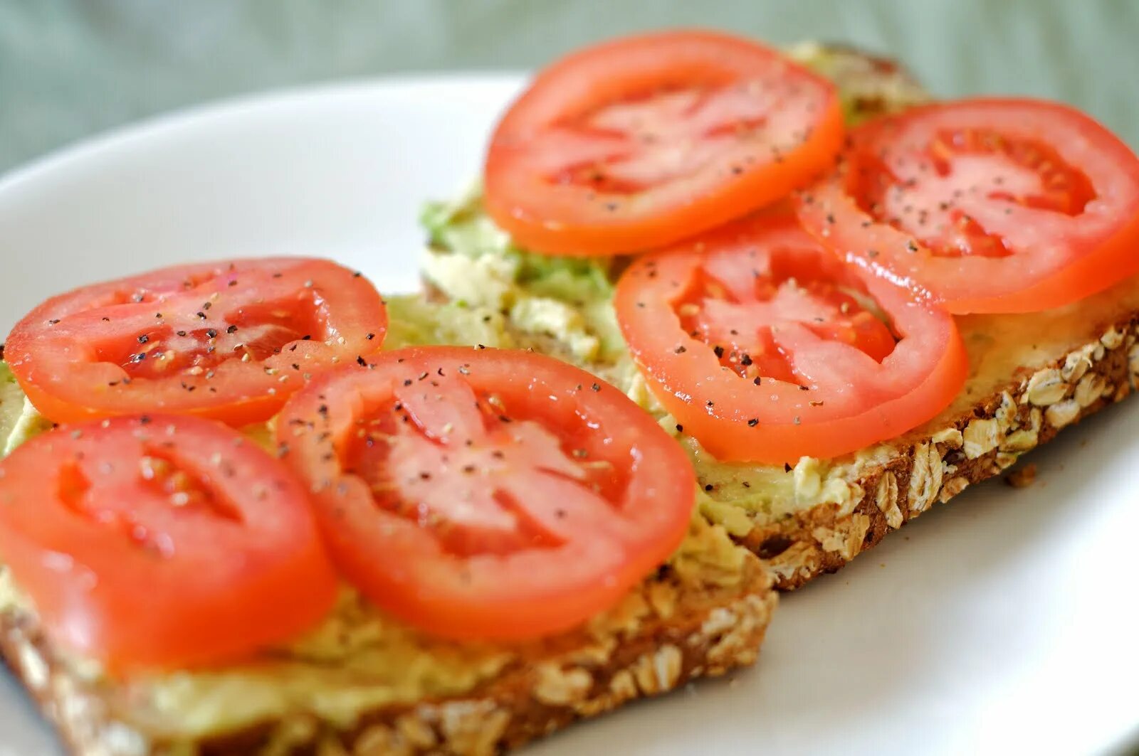 Бутерброд с лососью. Тапас с индейкой. Пп бутерброды с хлебцами. Пп бутерброды с сыром. Правильный бутерброд.