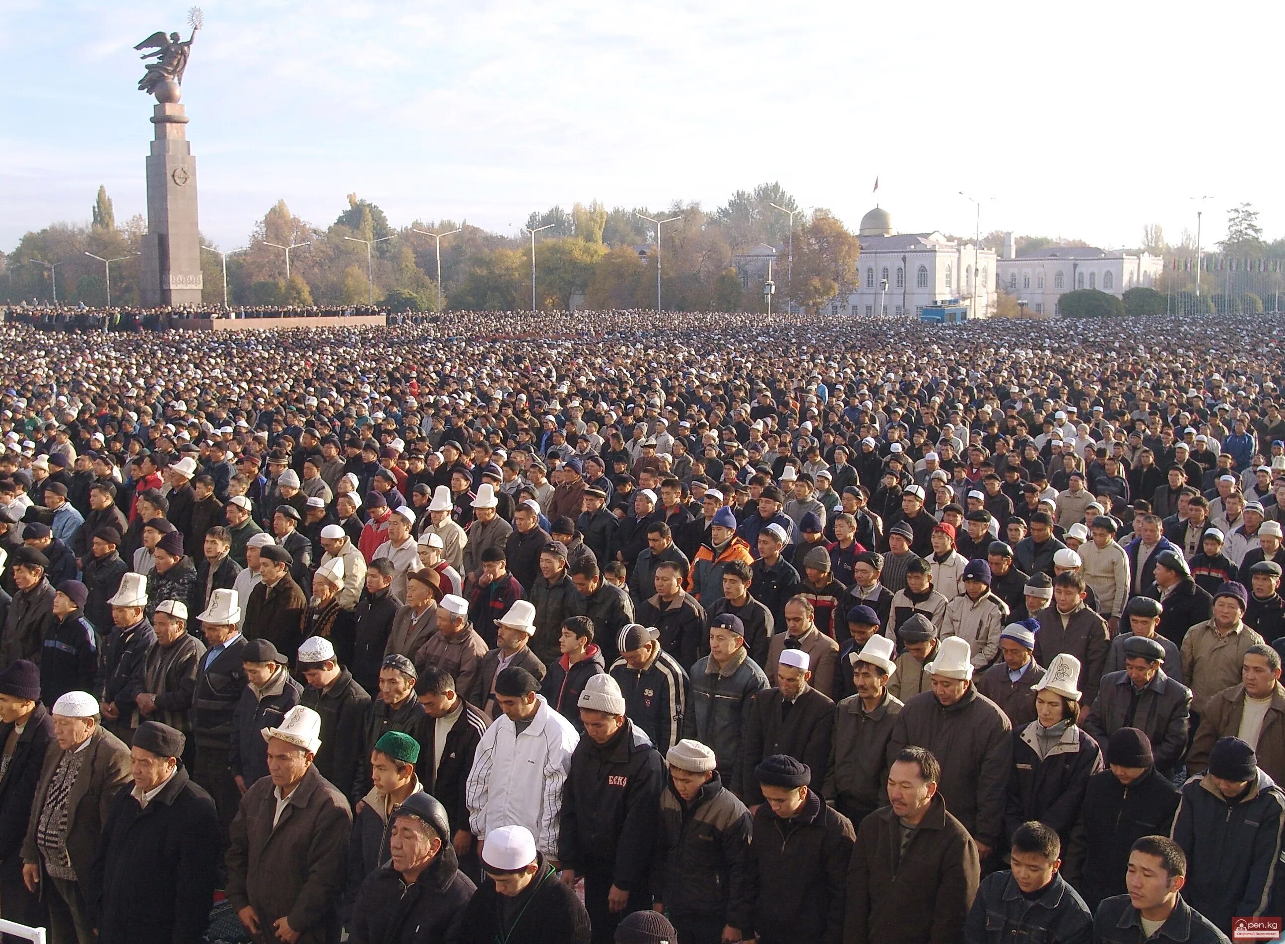 Население киргиз. Бишкек Киргизия население. Население Бишкека 2023. Киргизия мусульмане.