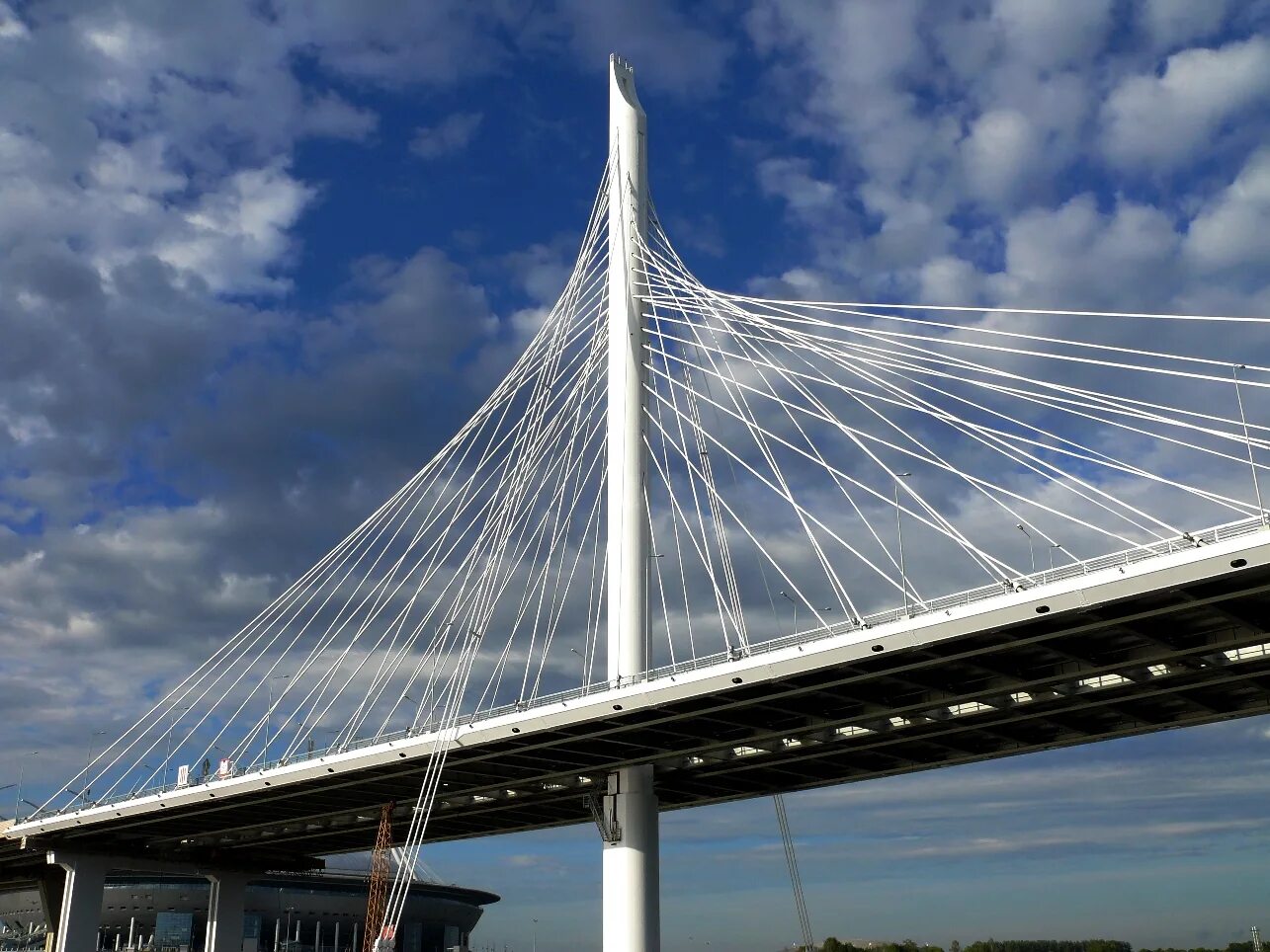 Двухпилонный вантовый мост. Вантовый мост санкт-петербург бетанкура фото. Пилон вантового моста. Стальной пилон вантового моста. Вантовый мост мурино.