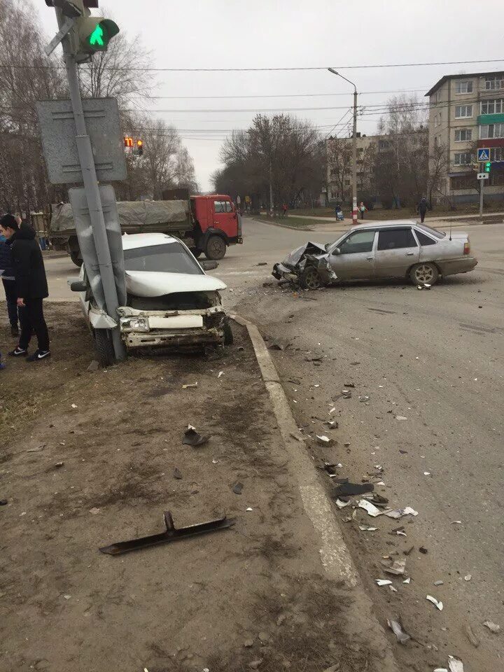 Авария в ефремове сегодня. Авария в Ульяновске Засвияжье. ДТП Ульяновск сегодня утром Засвияжье. ДТП Ульяновск сегодня в Засвияжском районе.