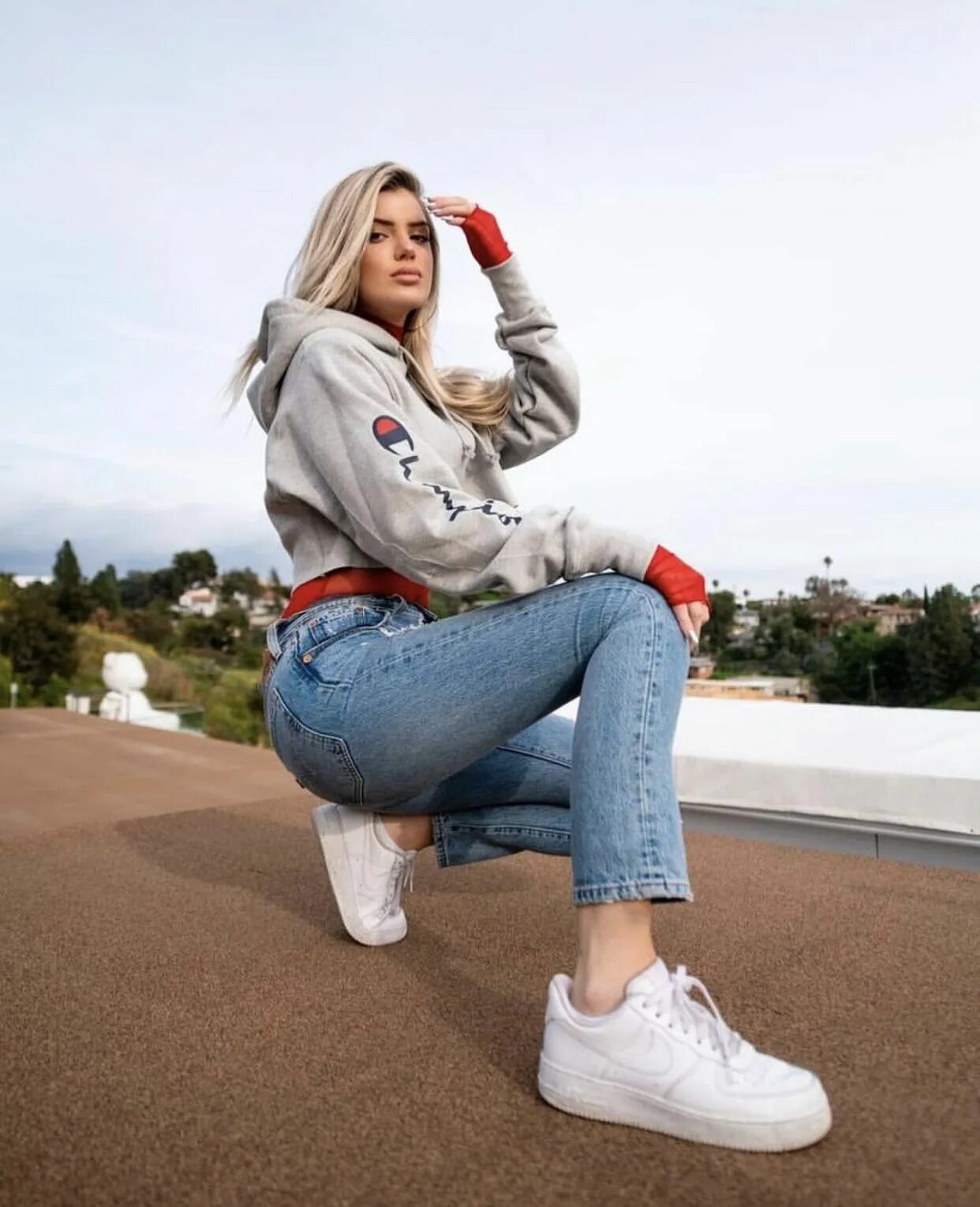 Алиса можно девушек. Alissa violet. алиса вайолет 2025. блондинка в худи. алиса девушка.