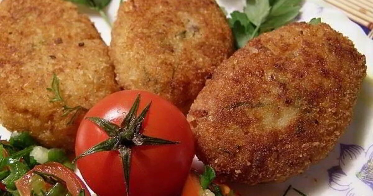 Что добавить чтобы котлеты были пышные. Котлеты в панировке. котлеты в панировочных сухарях. рыбные котлеты в панировке. рыбные котлеты в панировочных сухарях.