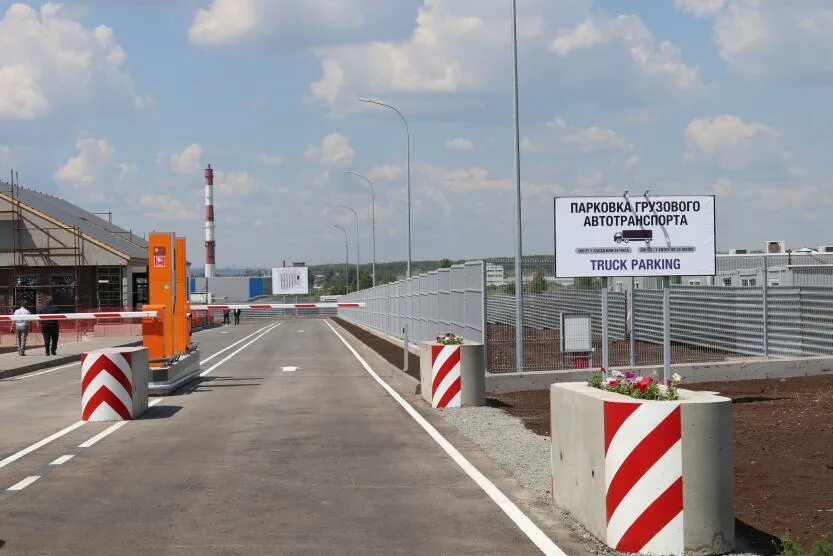Стоянки грузового автотранспорта. Парковка грузовик. парковка грузового транспорта. парковка для большегрузного транспорта. стоянка большегрузов.