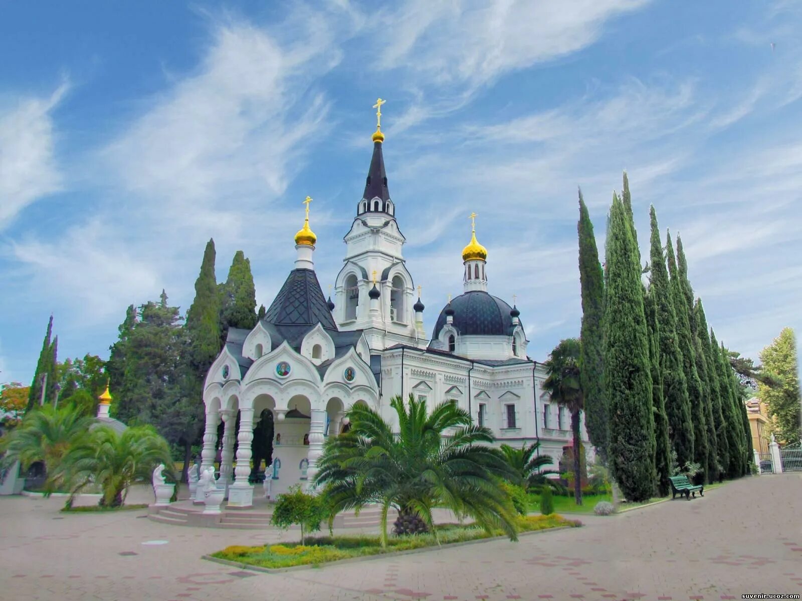 Архитектура города сочи. Храм Святого Михаила Архангела в Сочи. Адлер храм Архангела Михаила.