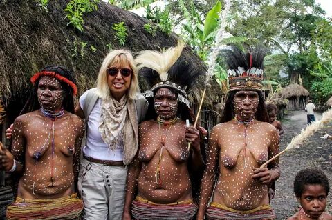 Getting to know the Dani, the "savages" of the Baliem valley, in West Papua wher