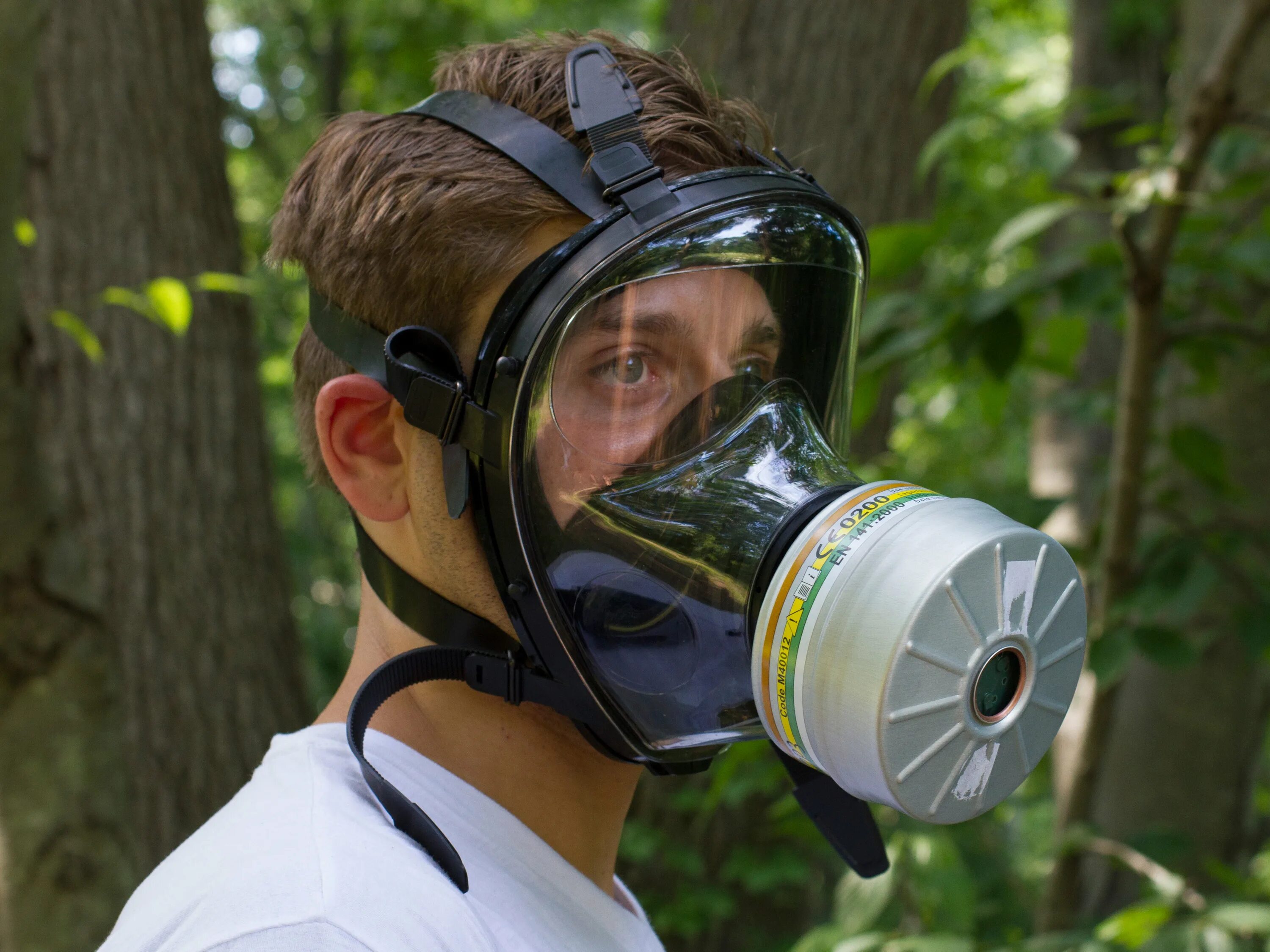 Спецодежда противогазы. M17 gas mask man. противогаз из амонг ас. современные респираторы. новые противогазы.