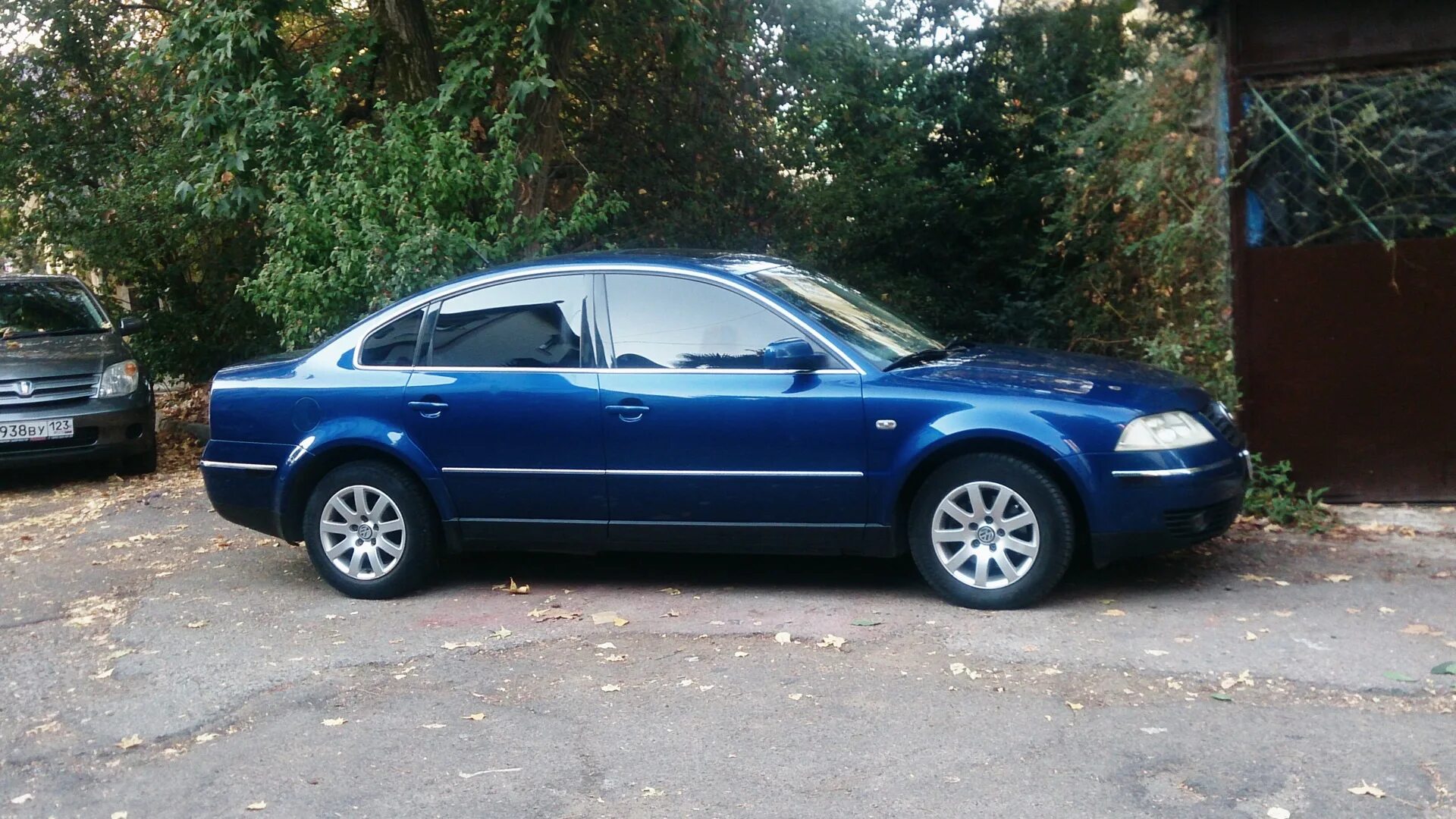 Синяя разбор. Пассат б5. Фольксваген Пассат б5 плюс. Volkswagen Passat b5 темно синий. Пассат б5 1.6 2003.