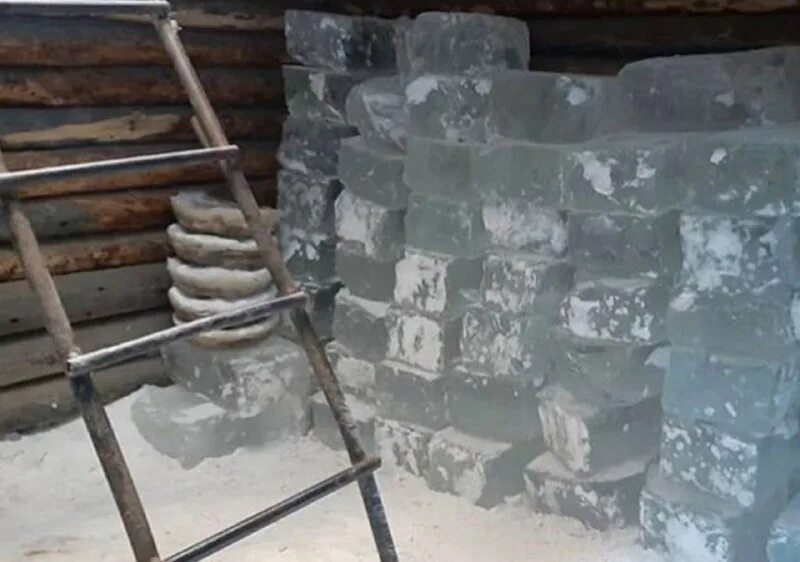 погреб со снегом. погреб ледник. конструкции погребов- ледников. лед в погреб. ледник на руси холодильник в древности.