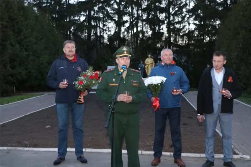 Mio chebs cap ru. Свеча памяти с ветеранами. Уходят ветераны. Свеча ветеранам.