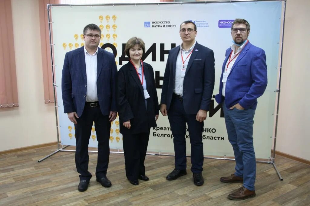 Известные люди меценаты. Меценаты россии современные. Меценаты россии 20 века. Российские купцы меценаты. Благотворительность стоковые фото.