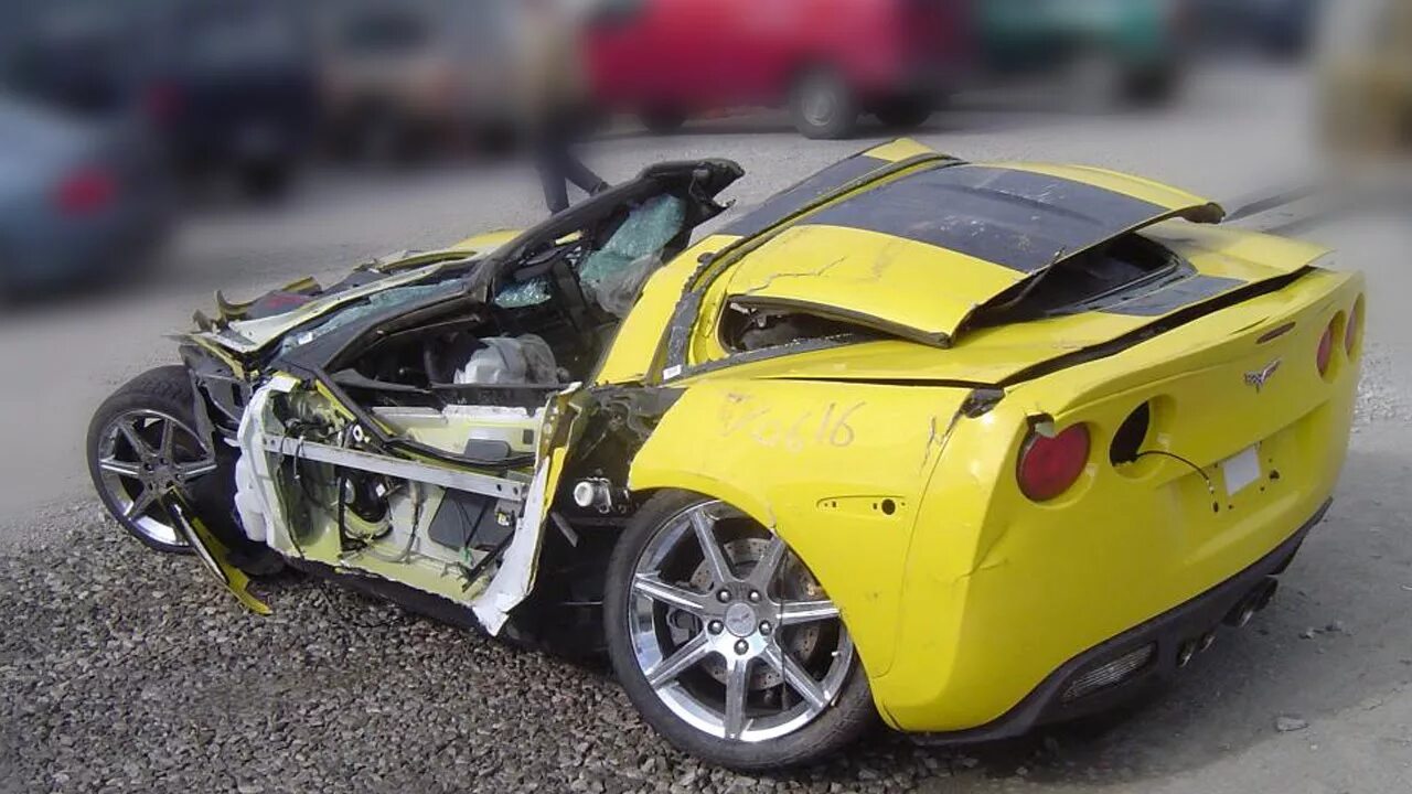 Разбитые фф. Разбитый Корвет Шевроле Корвет. Chevrolet Corvette crash Test. Ламборджини Мурселаго разбитый.