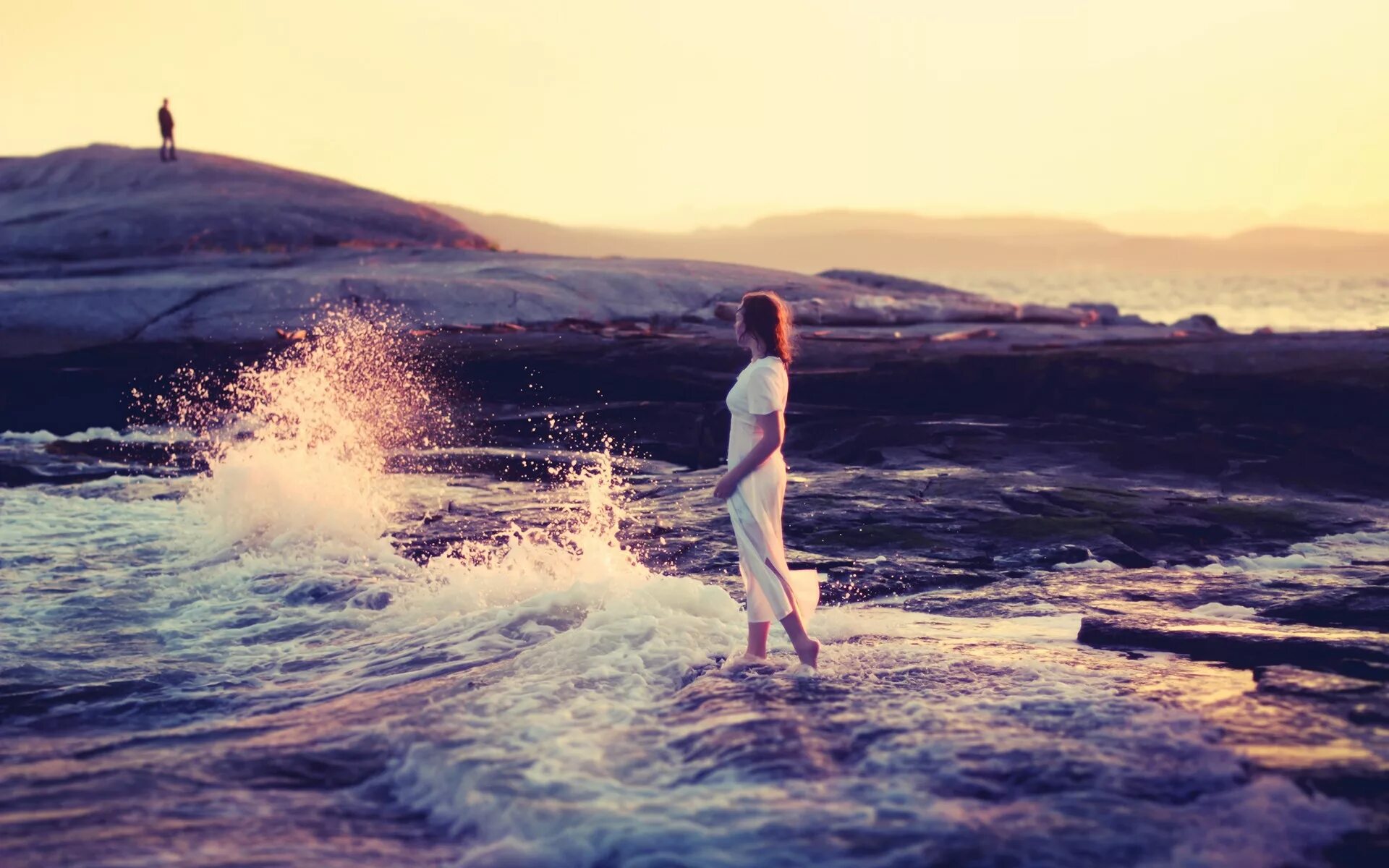 В душе ее вздымались волны. Элизабет Гэдд. Девушка на берегу моря. Девушка на закате у моря. Девушка и Прибой.