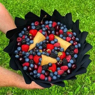 Хозяйка к празднику купила морс мороженое крабовые