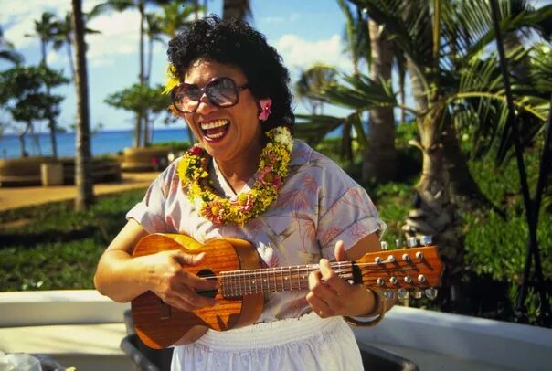 Песня гавайи. Укулеле гавайи. гавайи укулеле эстетика. гитара гавайская. гавайи гитара.