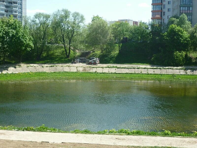 Каскад кировоградских прудов чертаново. Каскад кировоградских прудов чертаново. Кировоградские пруды москва. Кировоградские пруды москва. Парк каскад кировоградских прудов 2022.